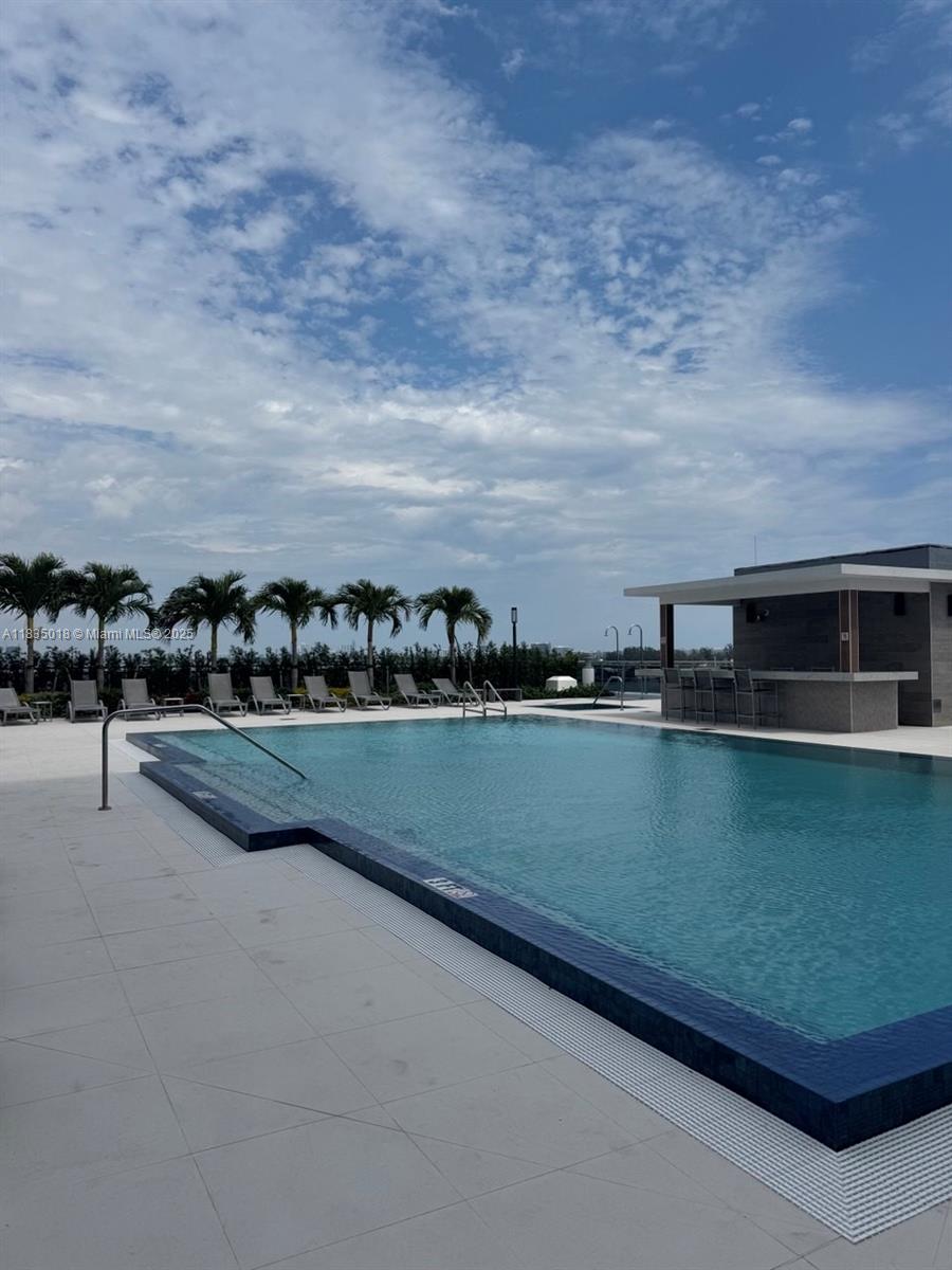 THE LEXI CONDO - Residential