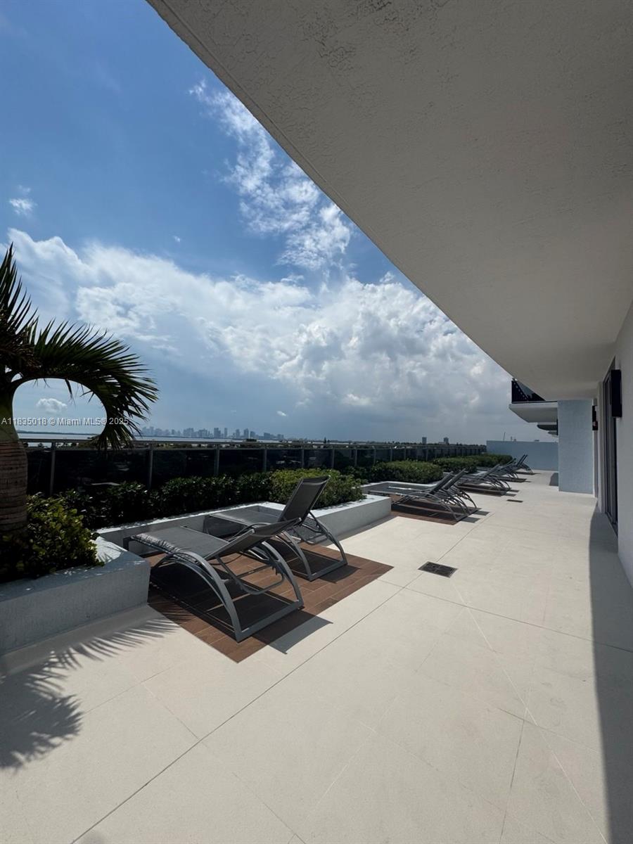 THE LEXI CONDO - Residential