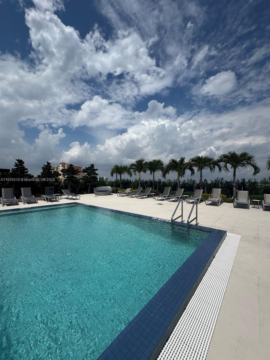 THE LEXI CONDO - Residential