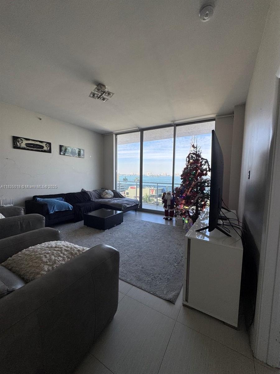 THE LEXI CONDO - Residential