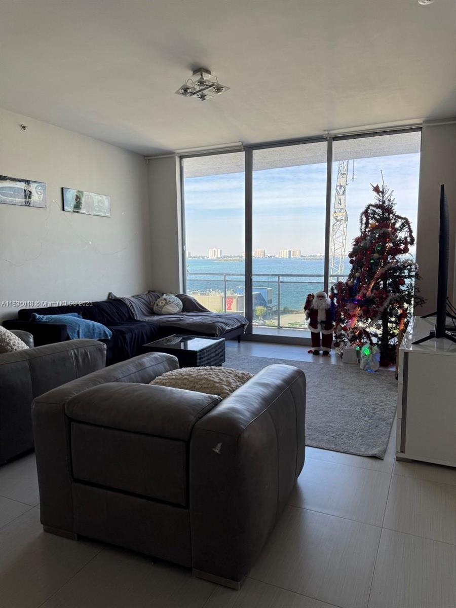 THE LEXI CONDO - Residential
