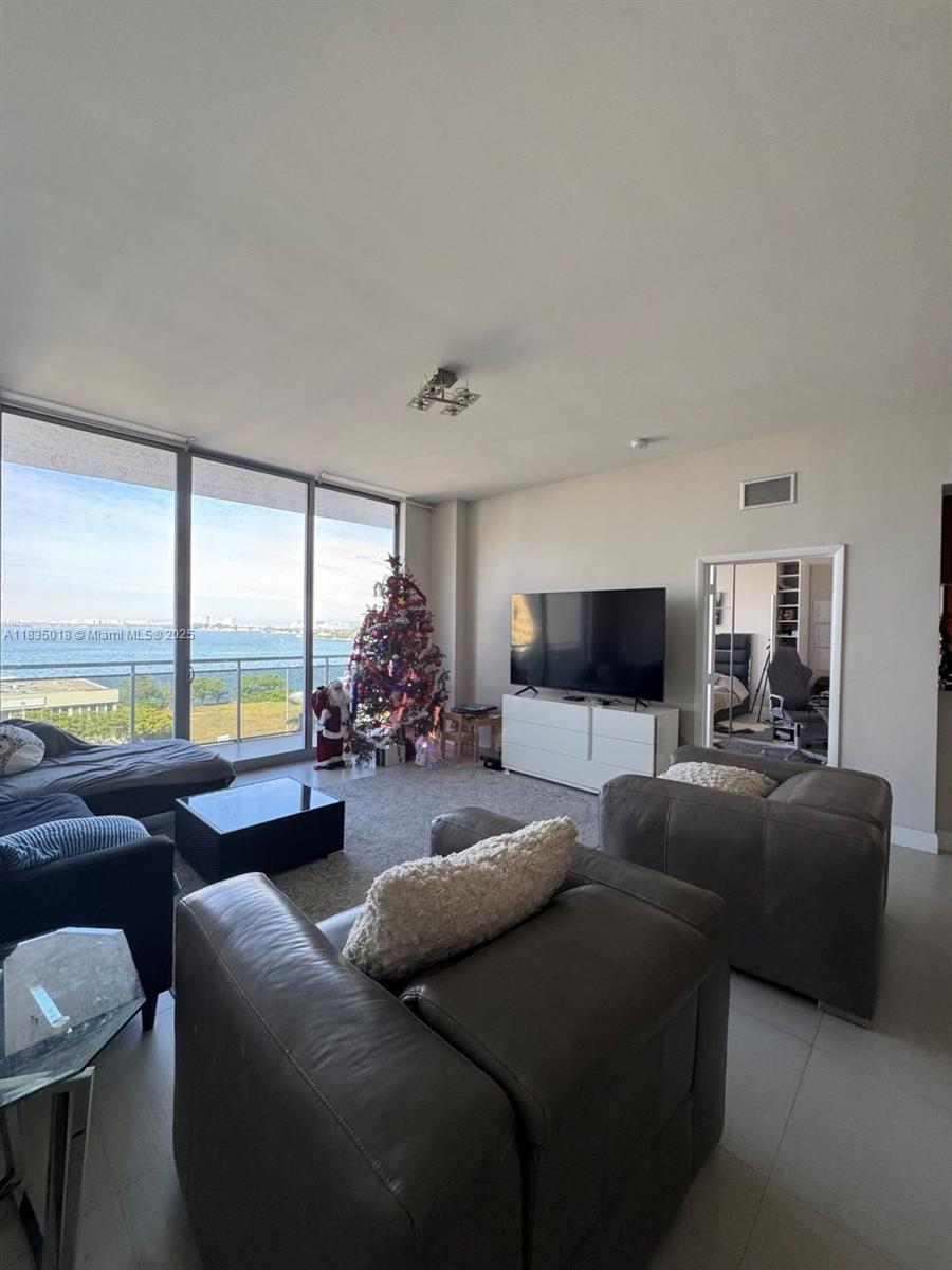 THE LEXI CONDO - Residential
