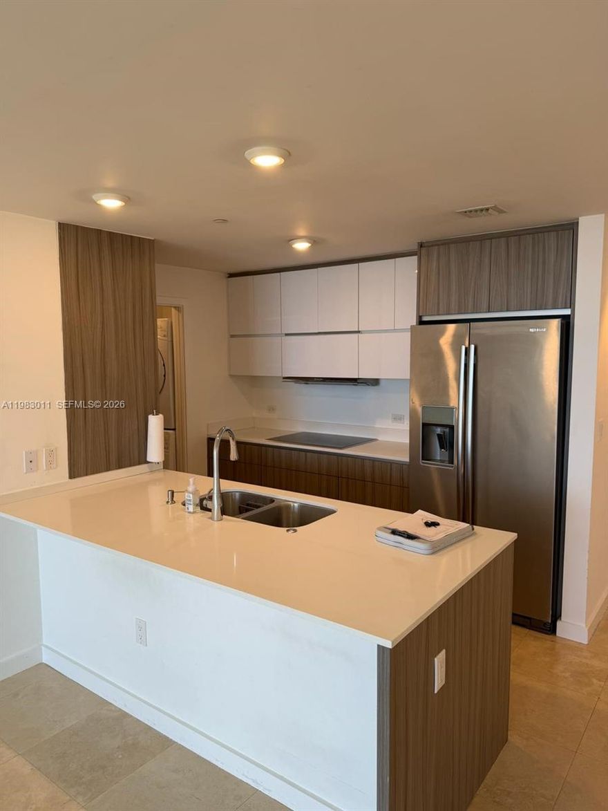 Beautiful 3 bedroom and 3 bathroom apartment. Amazing sunset views. Balcony terrace overlooking Biscayne Bay. Resort style amenities with fire pit, infinity pool, summer kitchens, dining pavilion, private day beds, outdoor lounge, kids play area, yoga room, fitness center, etc. It is near to Design District, Brickell, and the Beach. Very near to South Beach and the Miami Financial District. Close to everywhere you want to be!