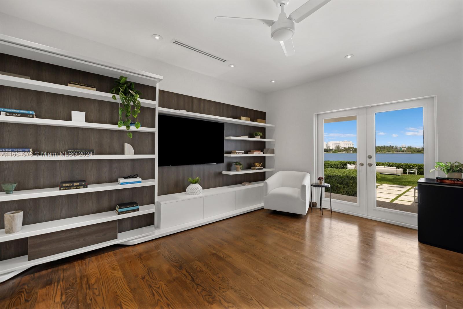 SUNSET LAKE EXTENSION - Residential