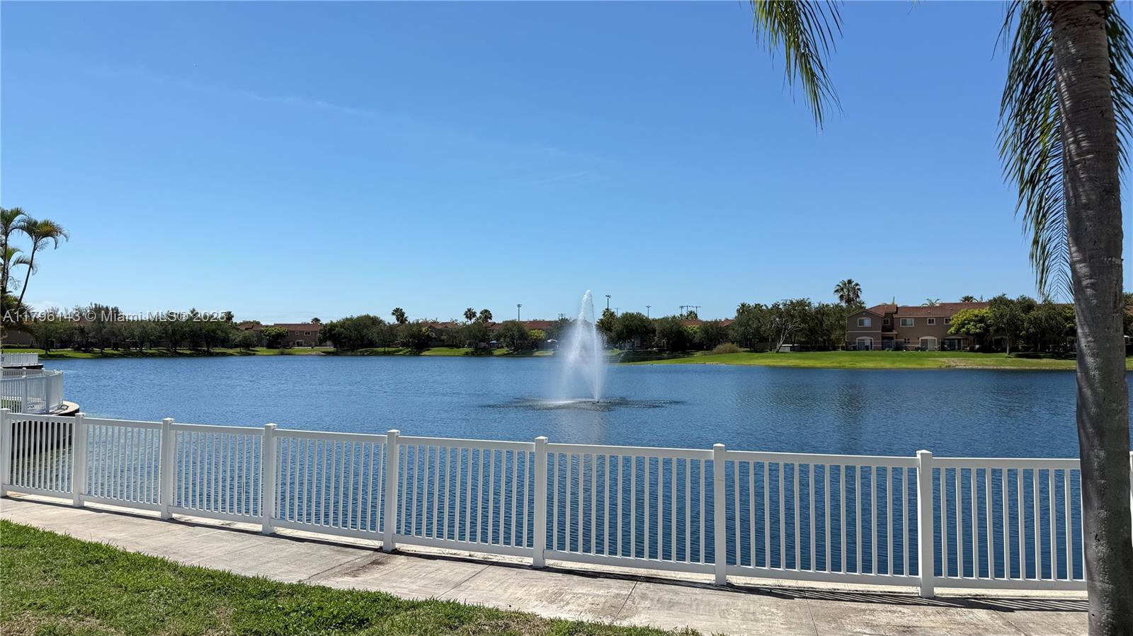 LE CLUB AT OLD CUTLER CON - Residential