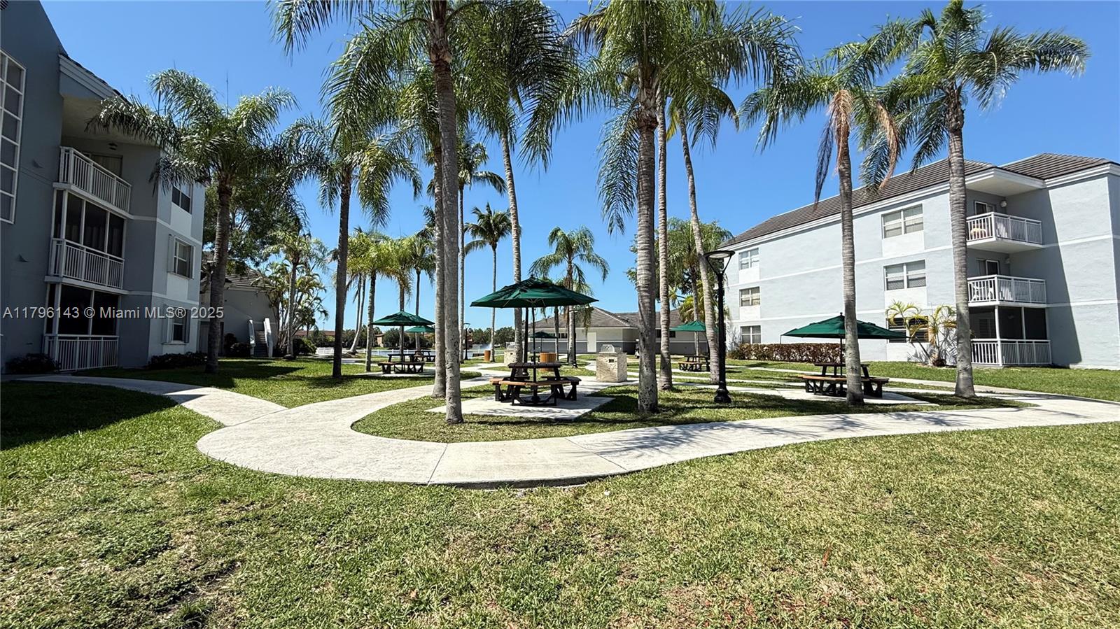 LE CLUB AT OLD CUTLER CON - Residential