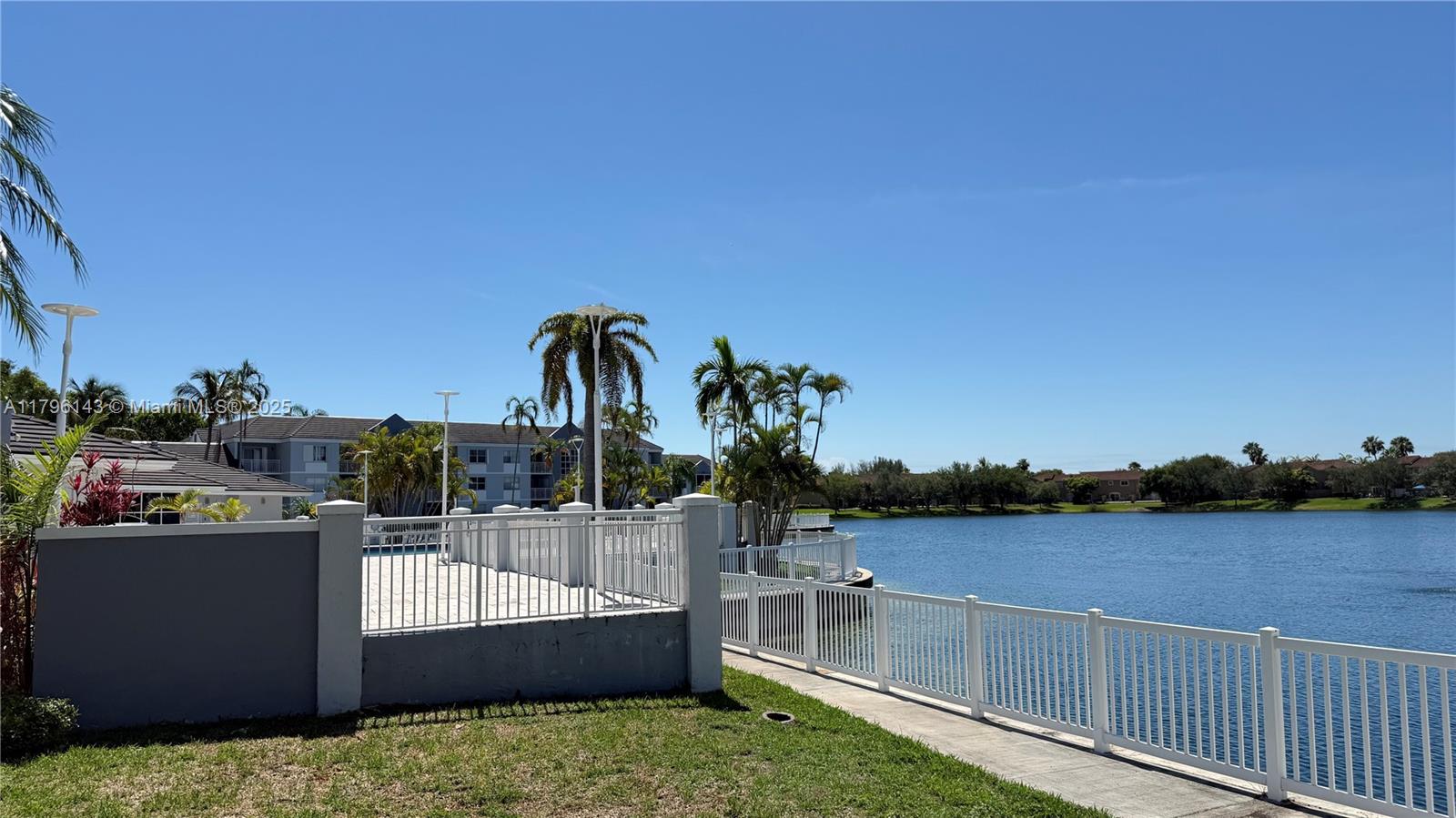 LE CLUB AT OLD CUTLER CON - Residential
