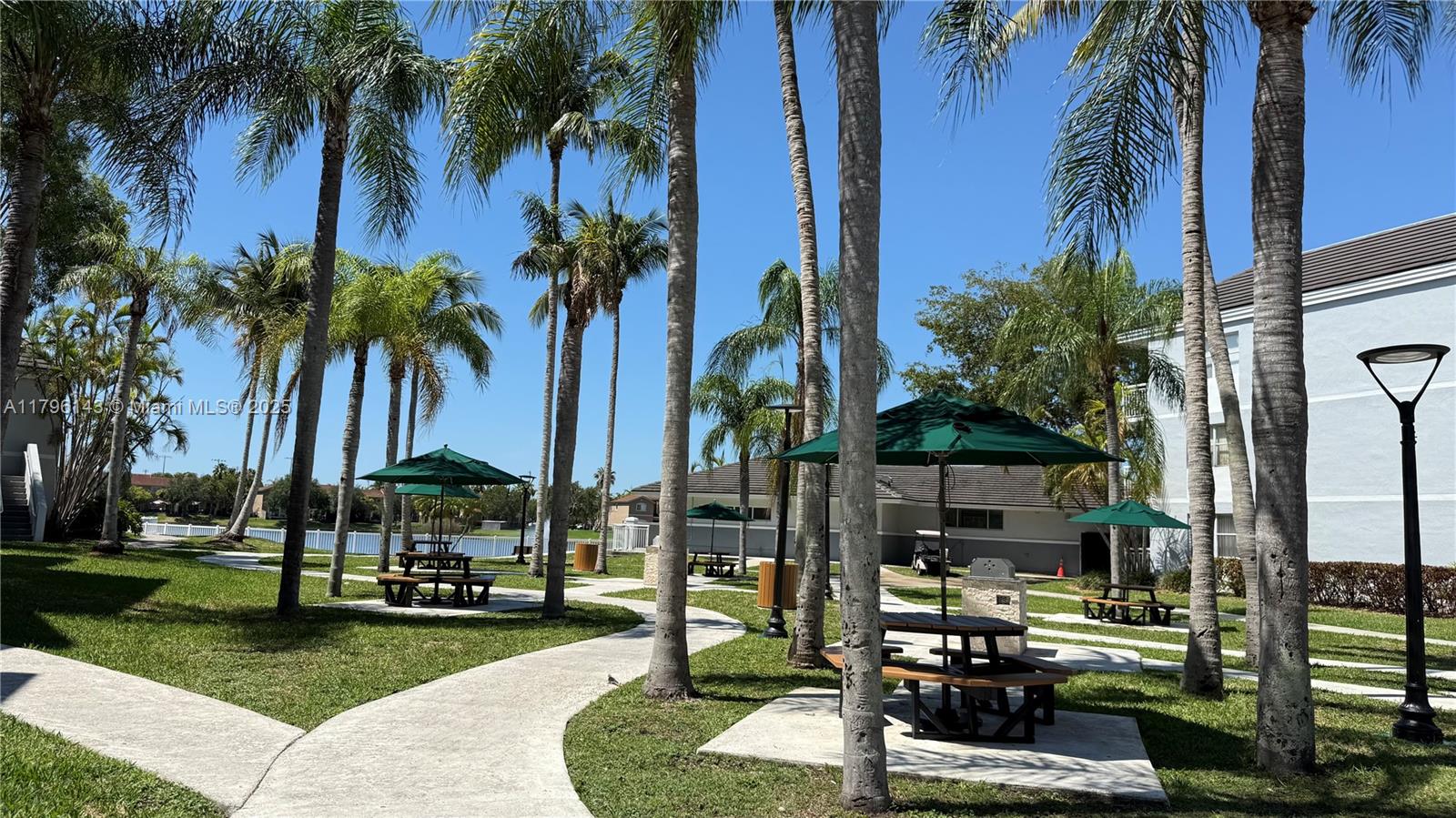 LE CLUB AT OLD CUTLER CON - Residential
