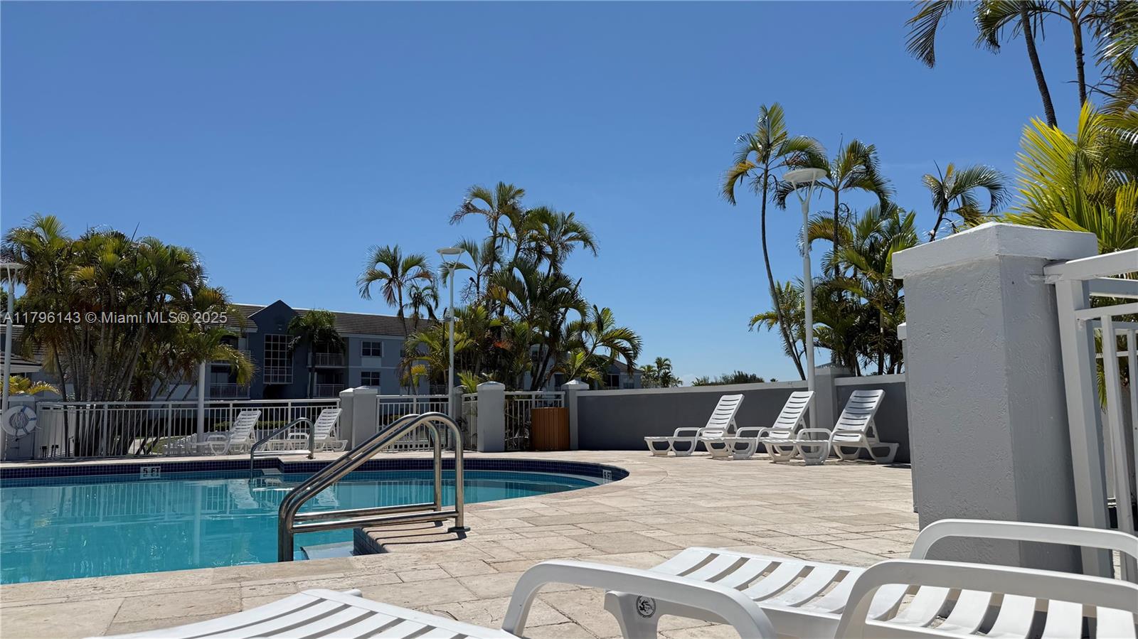 LE CLUB AT OLD CUTLER CON - Residential