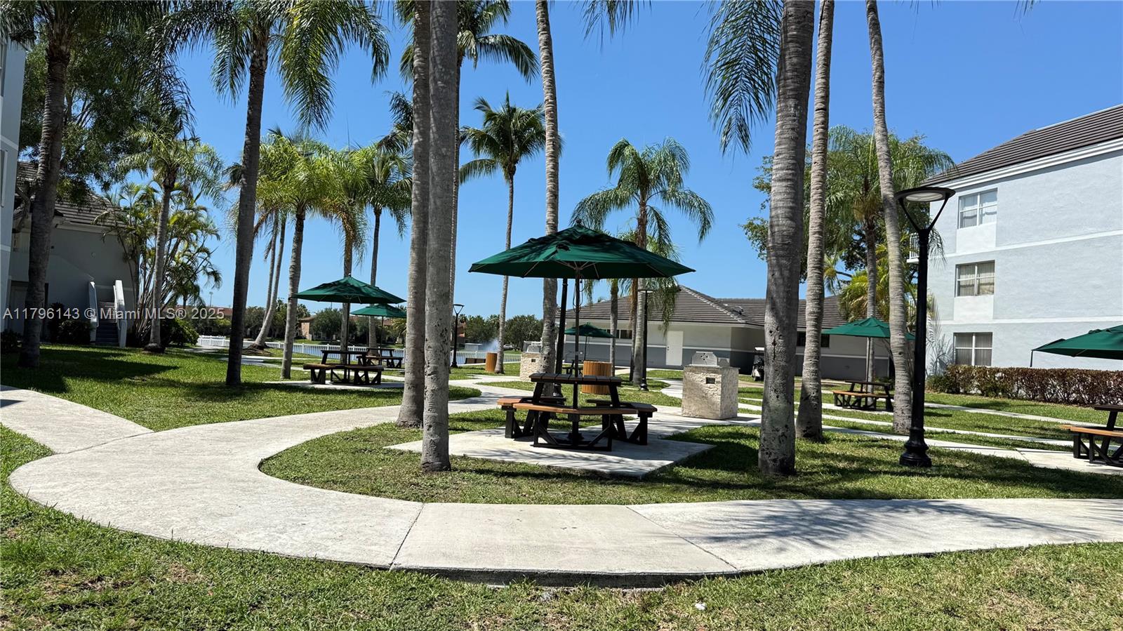 LE CLUB AT OLD CUTLER CON - Residential