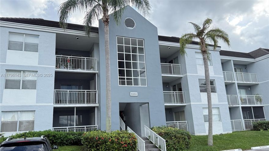 Le Club Condo at Cutler Bay.Unit is a large 2bed with 2 baths plus 2 balconies. No special assessments.
Great as a investment property or for personal use.HOA includes insurance,security,water and common areas including pool,club house,gym,picnic ,Bbq and children's play areas.
Nearby to Schools,Shopping Centers,Turnpike and US 1.