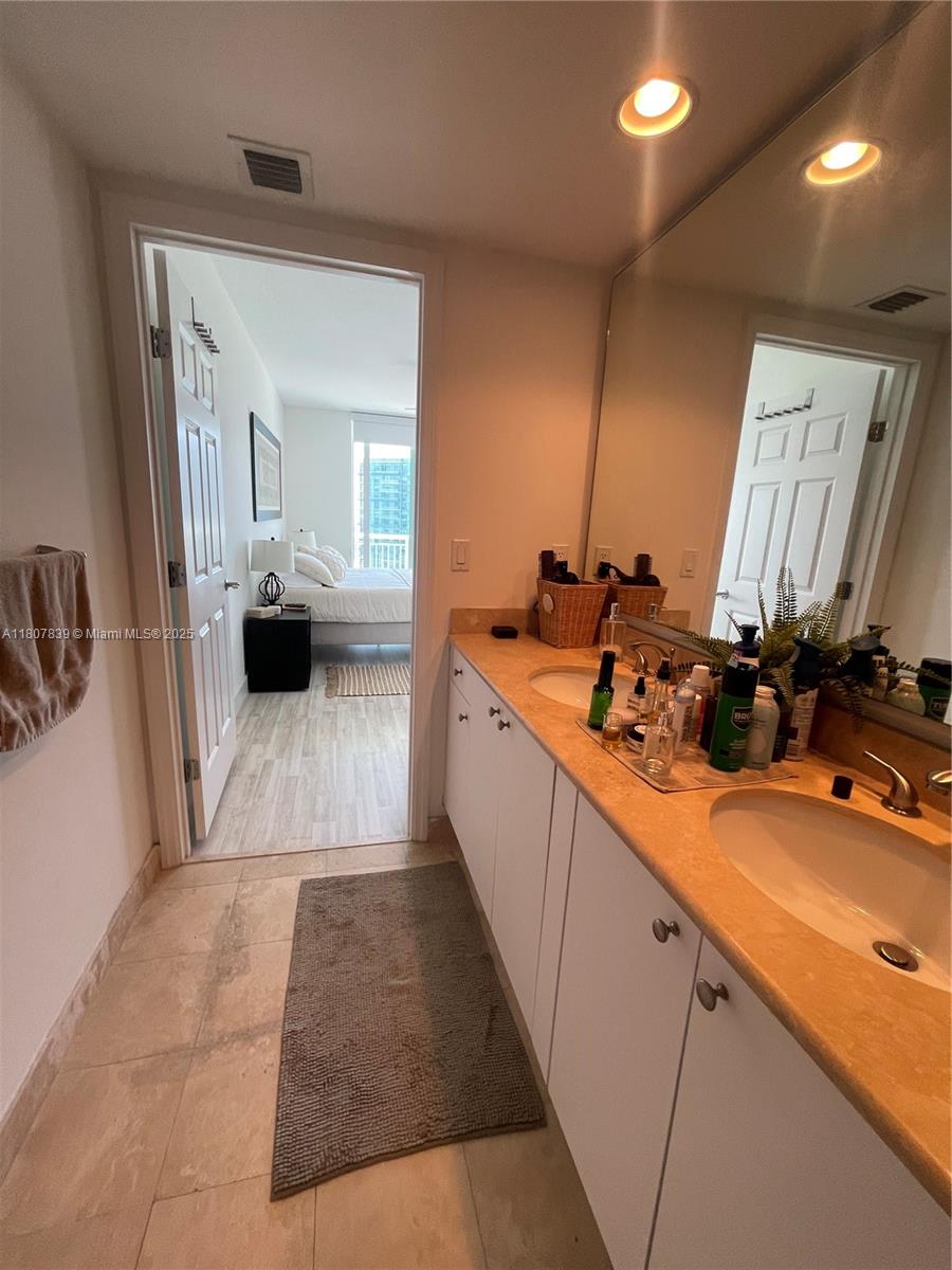 DUO CONDOMINIUM EAST - Residential Lease