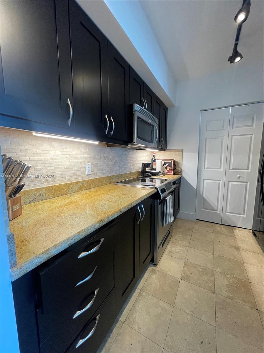 DUO CONDOMINIUM EAST - Residential Lease