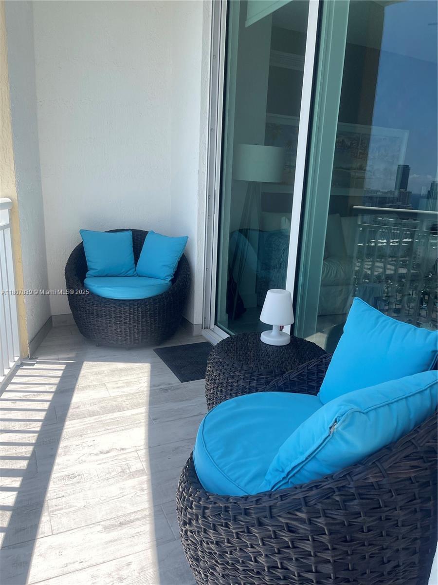 DUO CONDOMINIUM EAST - Residential Lease