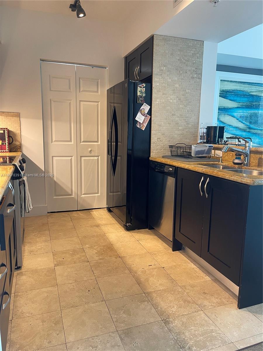 DUO CONDOMINIUM EAST - Residential Lease