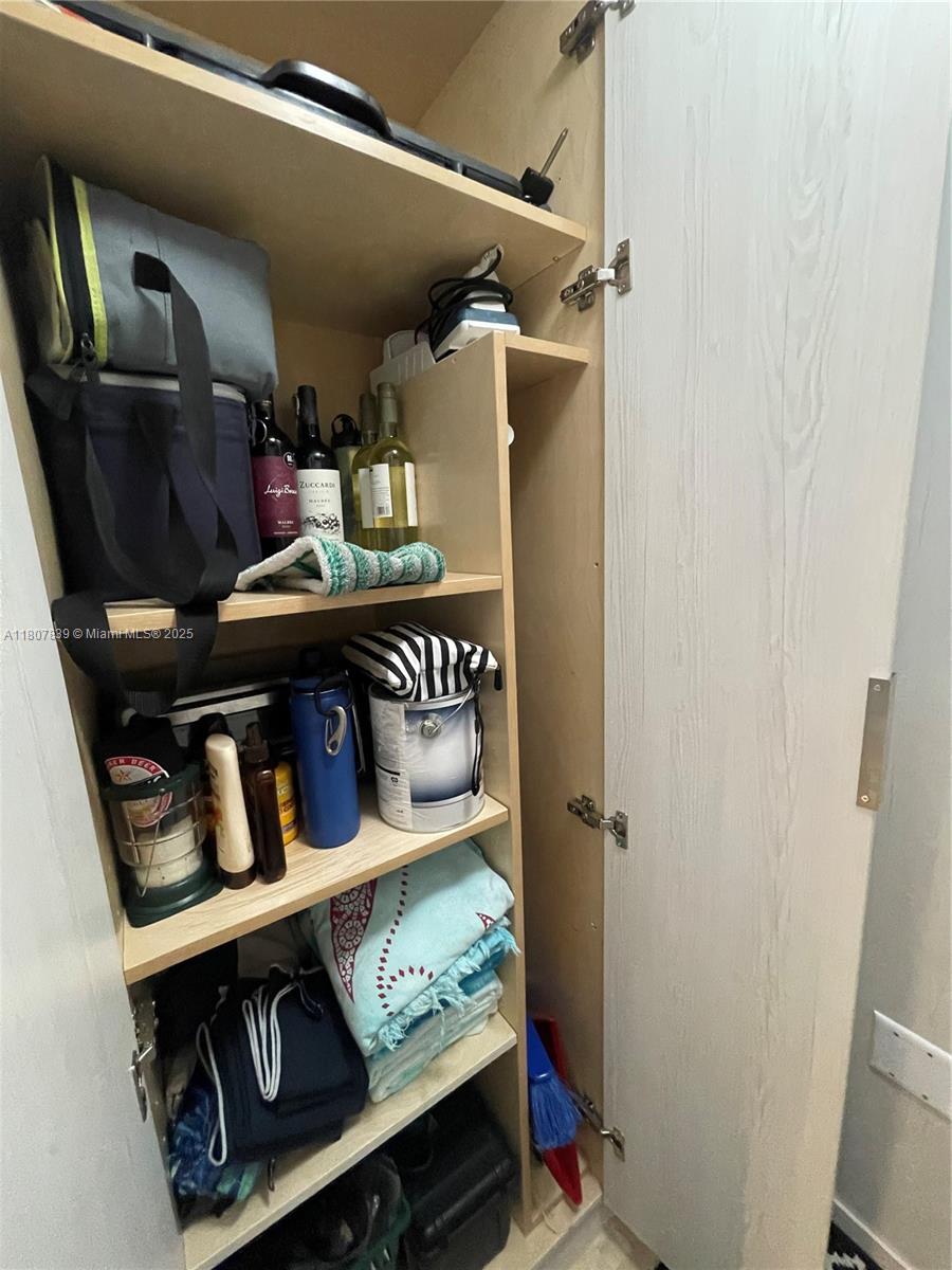 DUO CONDOMINIUM EAST - Residential Lease