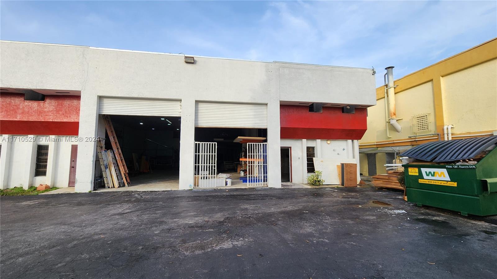 Prime location near to Downtown Doral area. Renovated warehouse. 4610 SQFT.