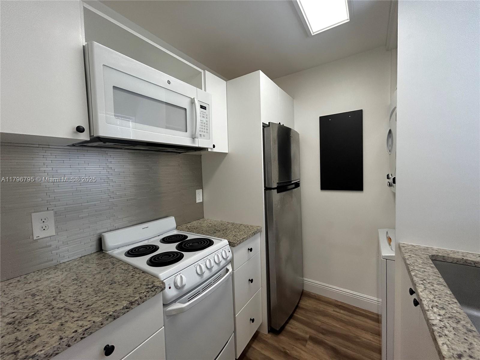 CHERRY HILLS - Residential Lease