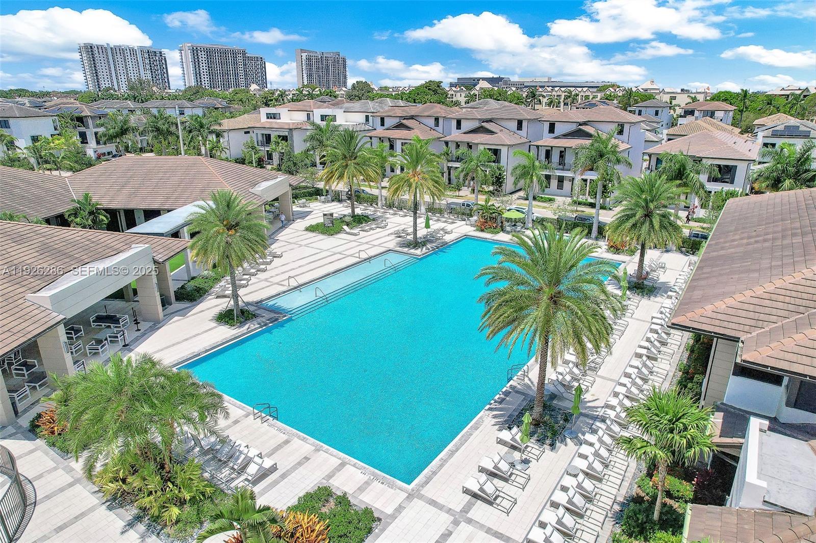 DOWNTOWN DORAL SOUTH PHAS - Residential