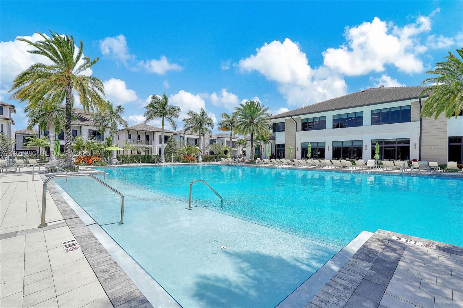 DOWNTOWN DORAL SOUTH PHAS - Residential