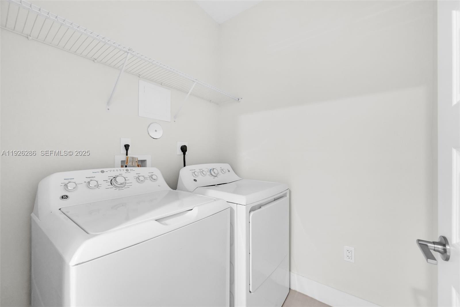 DOWNTOWN DORAL SOUTH PHAS - Residential