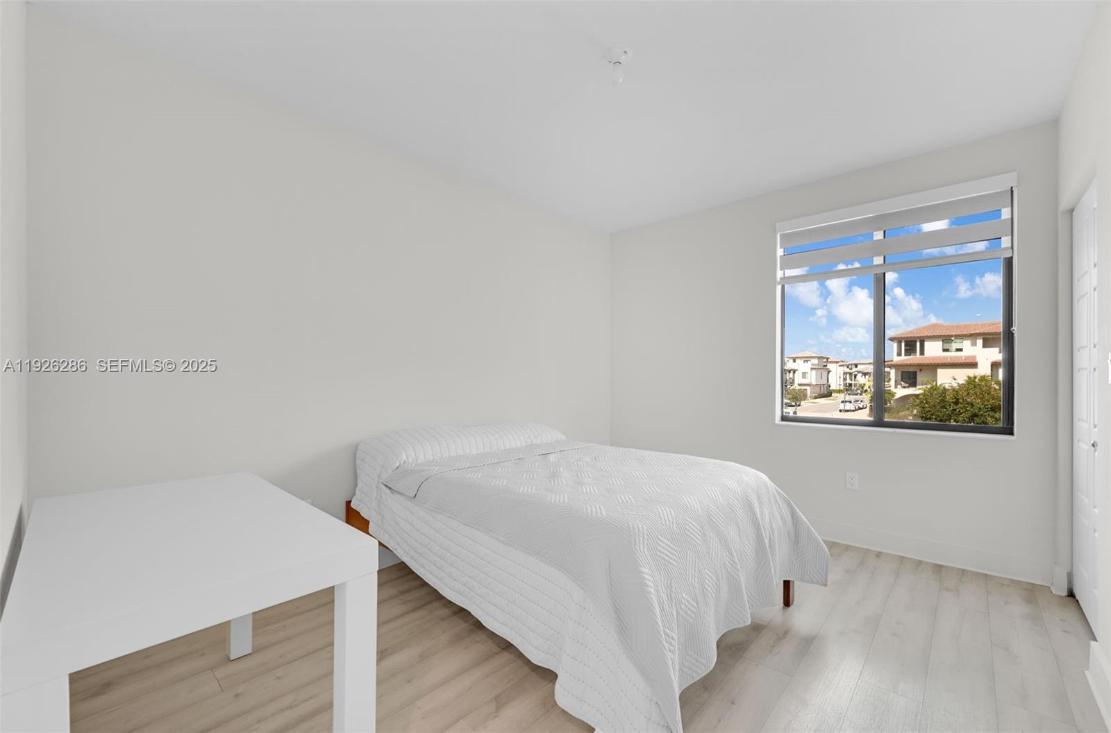 DOWNTOWN DORAL SOUTH PHAS - Residential