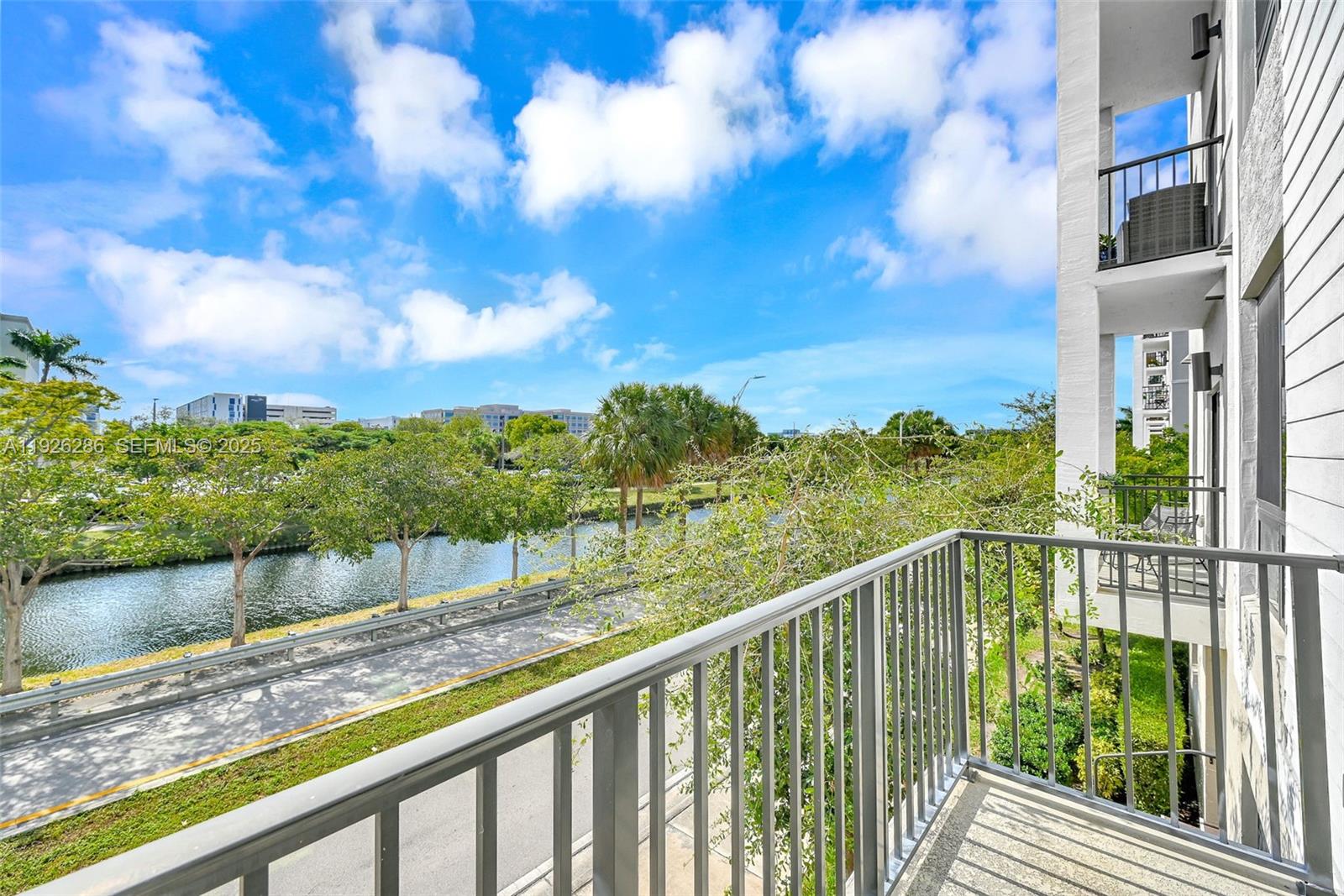 DOWNTOWN DORAL SOUTH PHAS - Residential