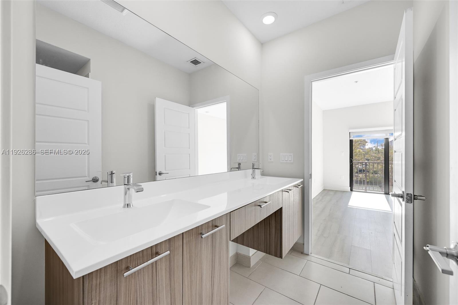 DOWNTOWN DORAL SOUTH PHAS - Residential