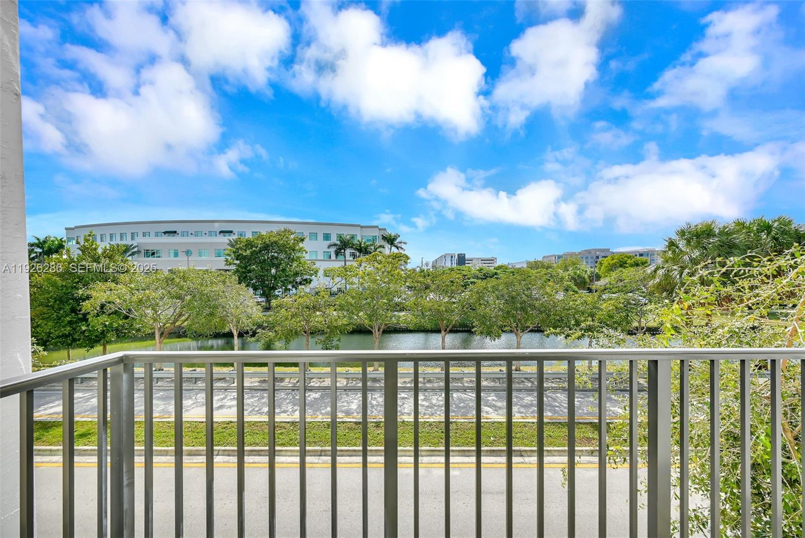 DOWNTOWN DORAL SOUTH PHAS - Residential