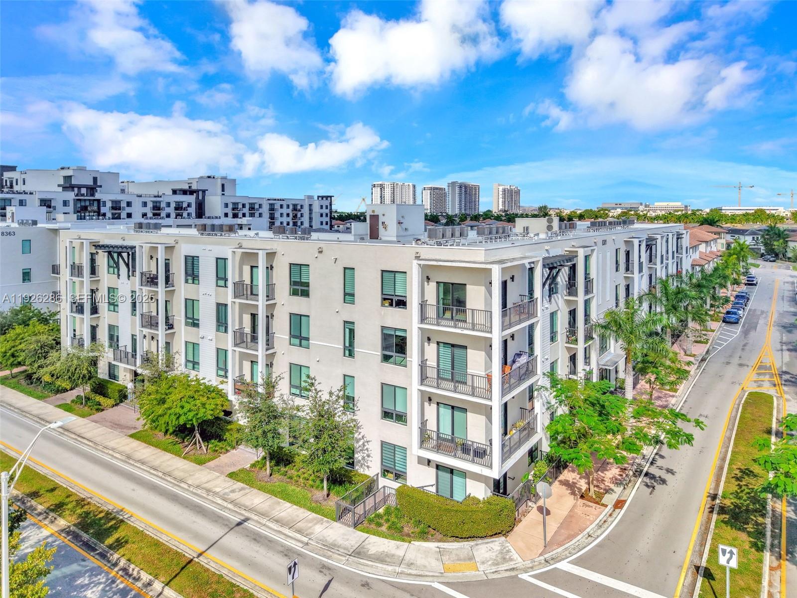 DOWNTOWN DORAL SOUTH PHAS - Residential