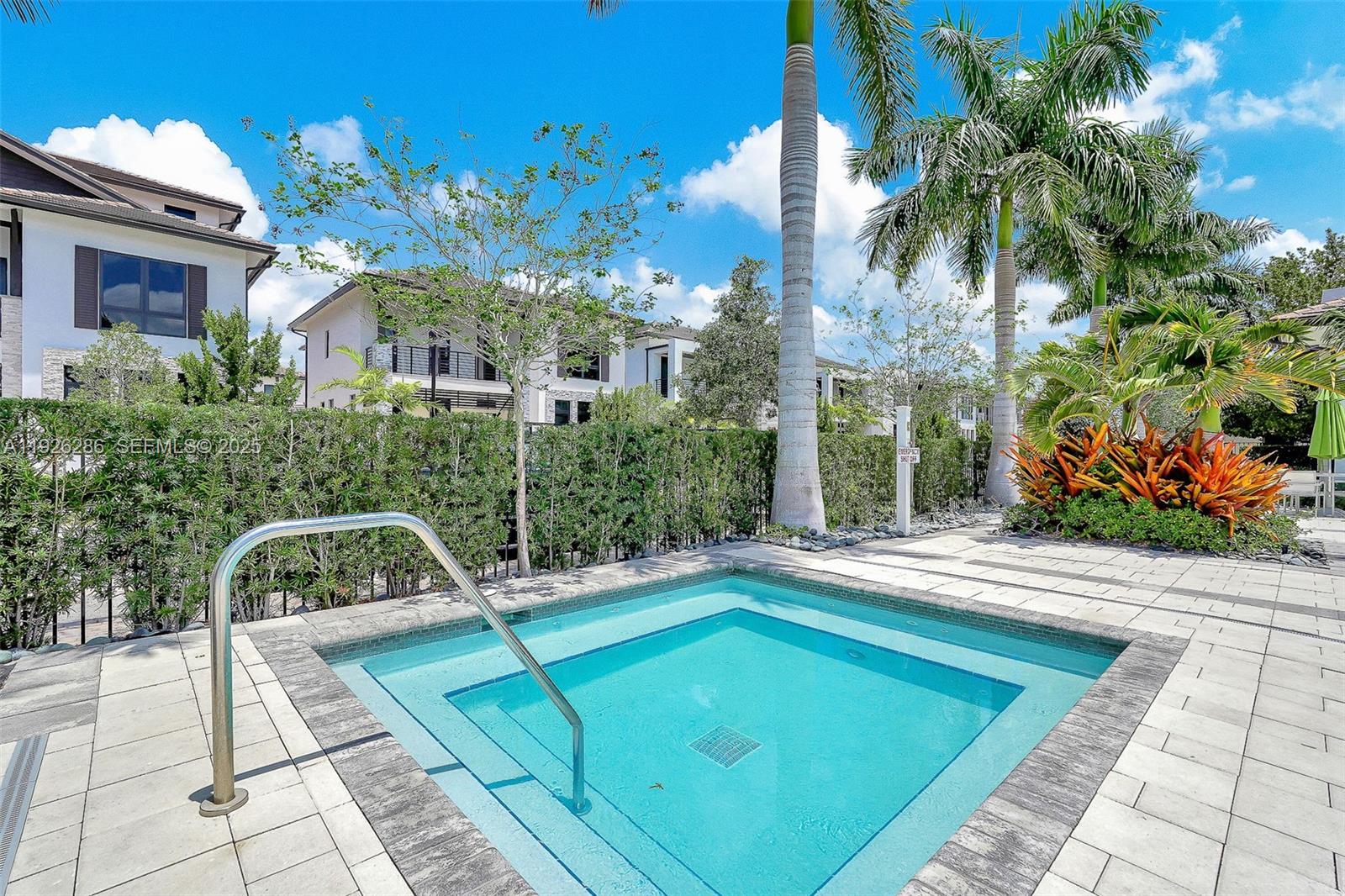 DOWNTOWN DORAL SOUTH PHAS - Residential