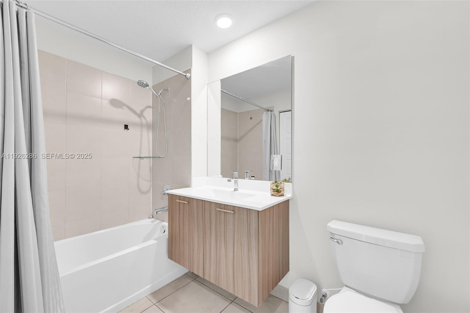 DOWNTOWN DORAL SOUTH PHAS - Residential