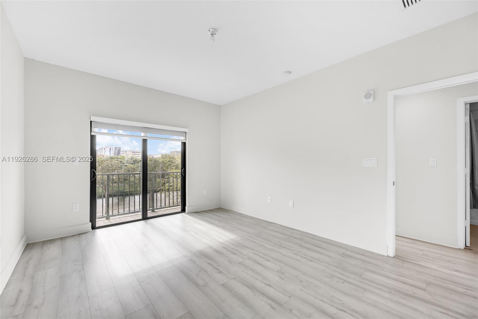 DOWNTOWN DORAL SOUTH PHAS - Residential