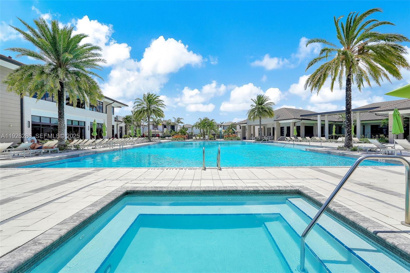 DOWNTOWN DORAL SOUTH PHAS - Residential