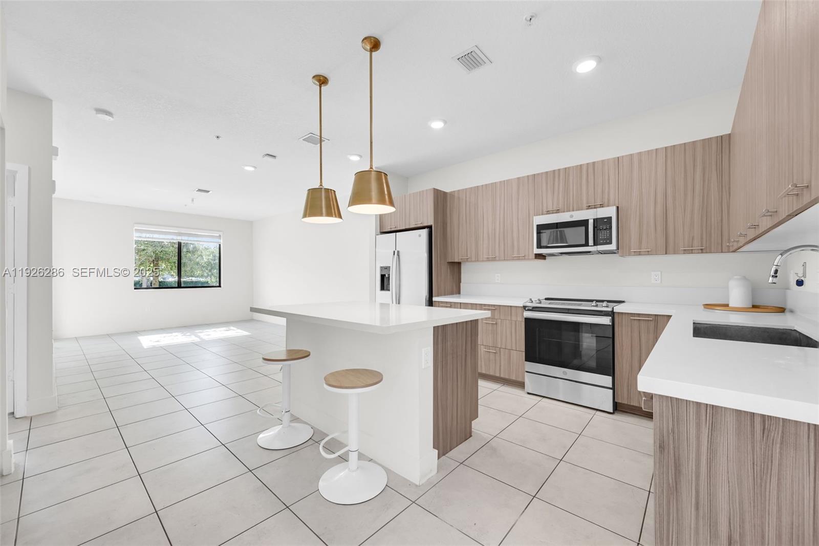 DOWNTOWN DORAL SOUTH PHAS - Residential