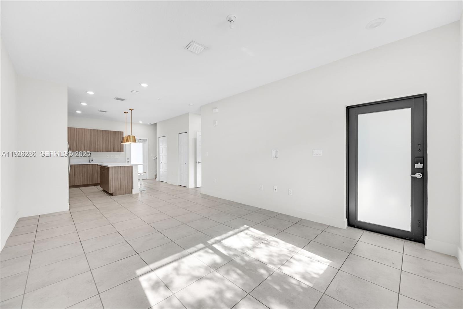 DOWNTOWN DORAL SOUTH PHAS - Residential