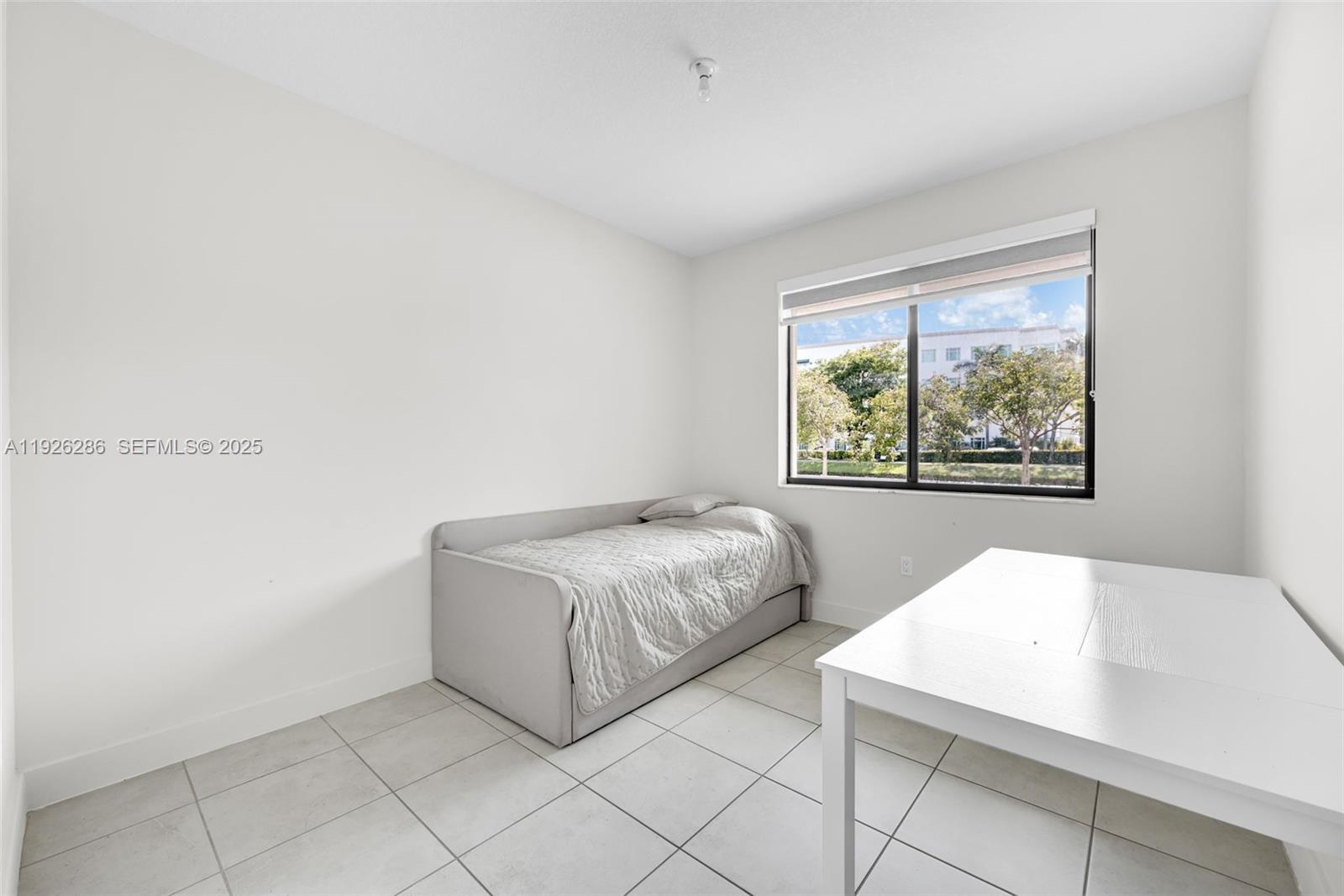 DOWNTOWN DORAL SOUTH PHAS - Residential