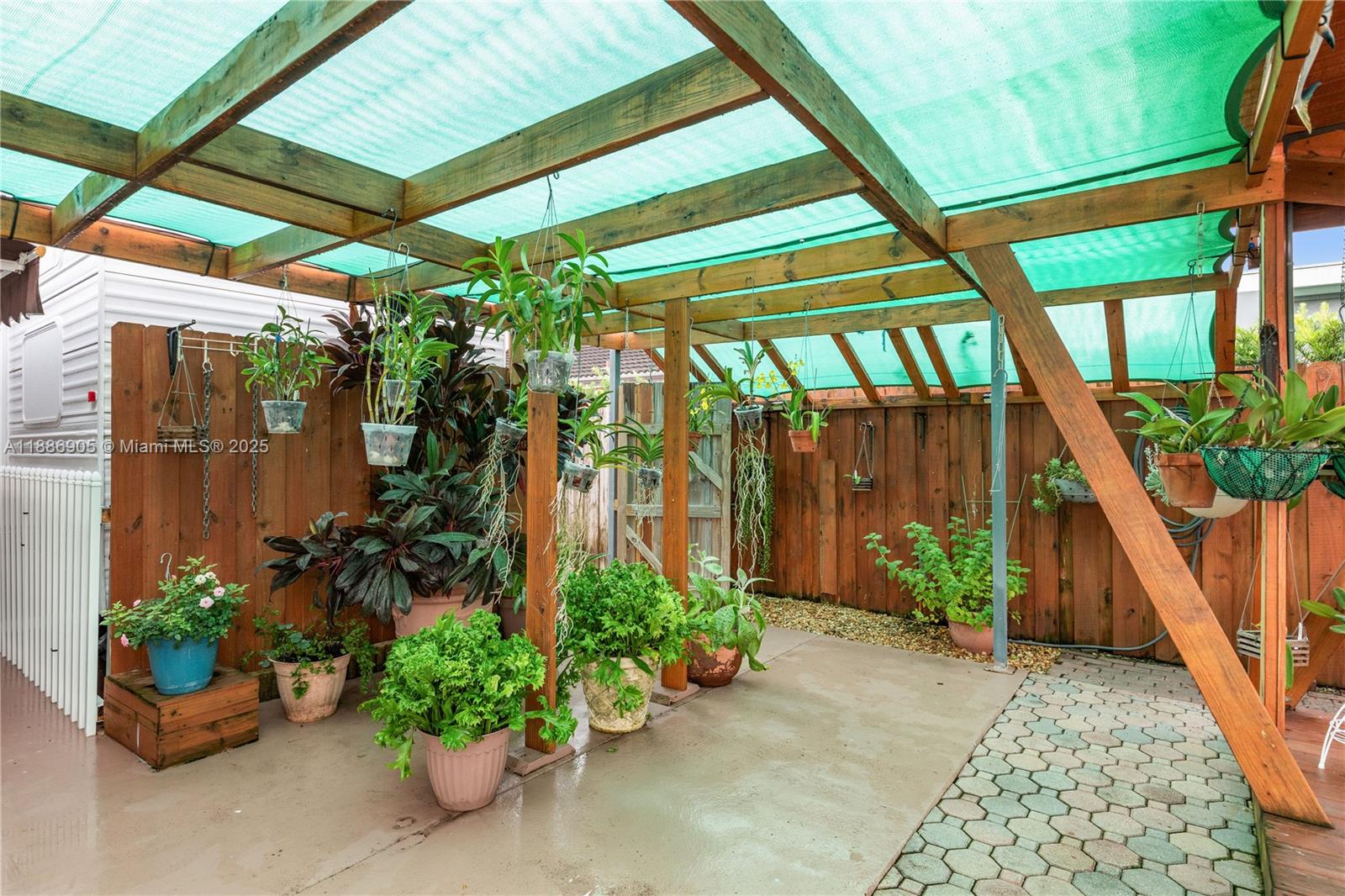 LAGUNA PONDS SEC I - Residential