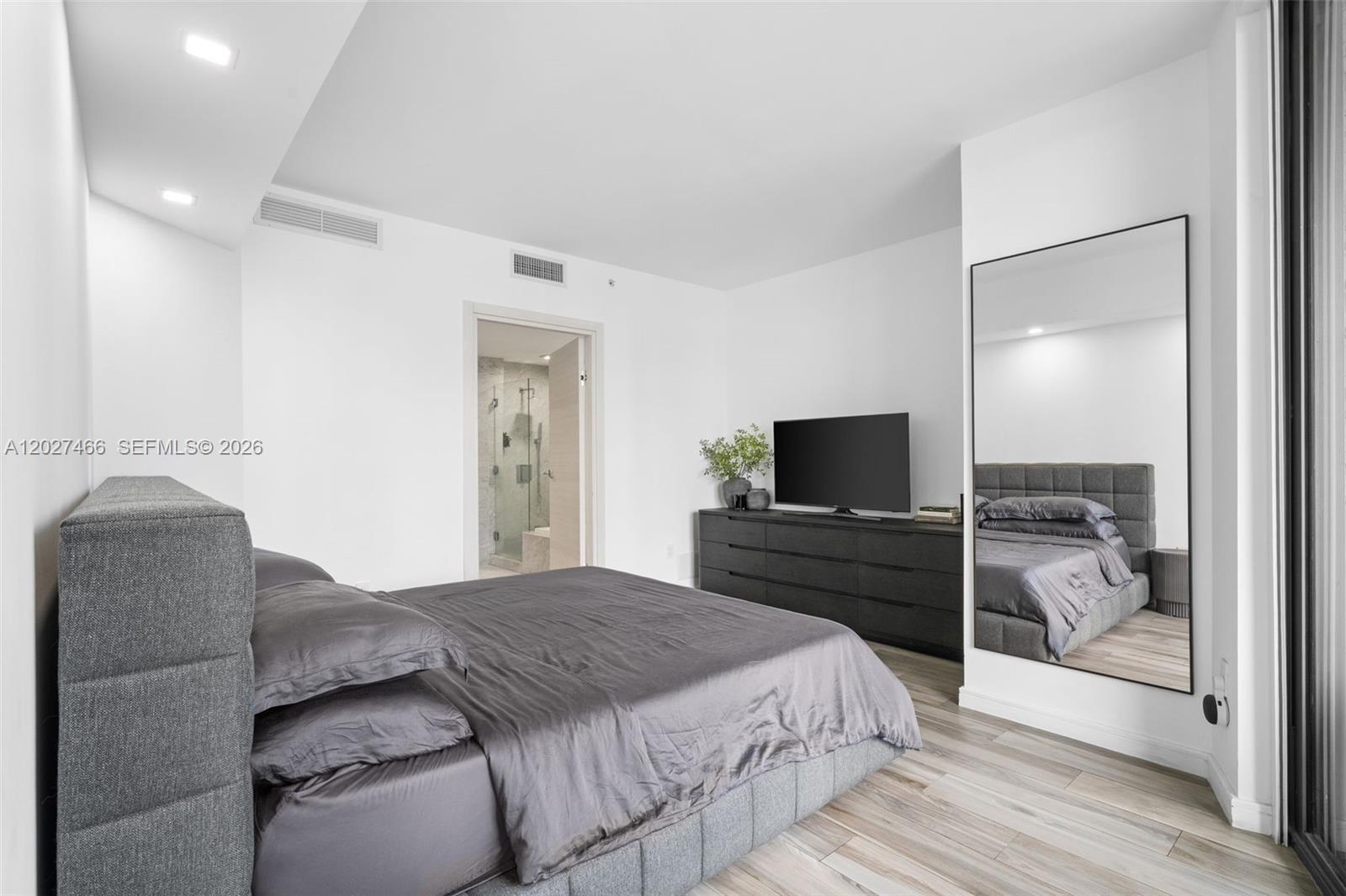 801 SMA RESIDENCES CONDO - Residential