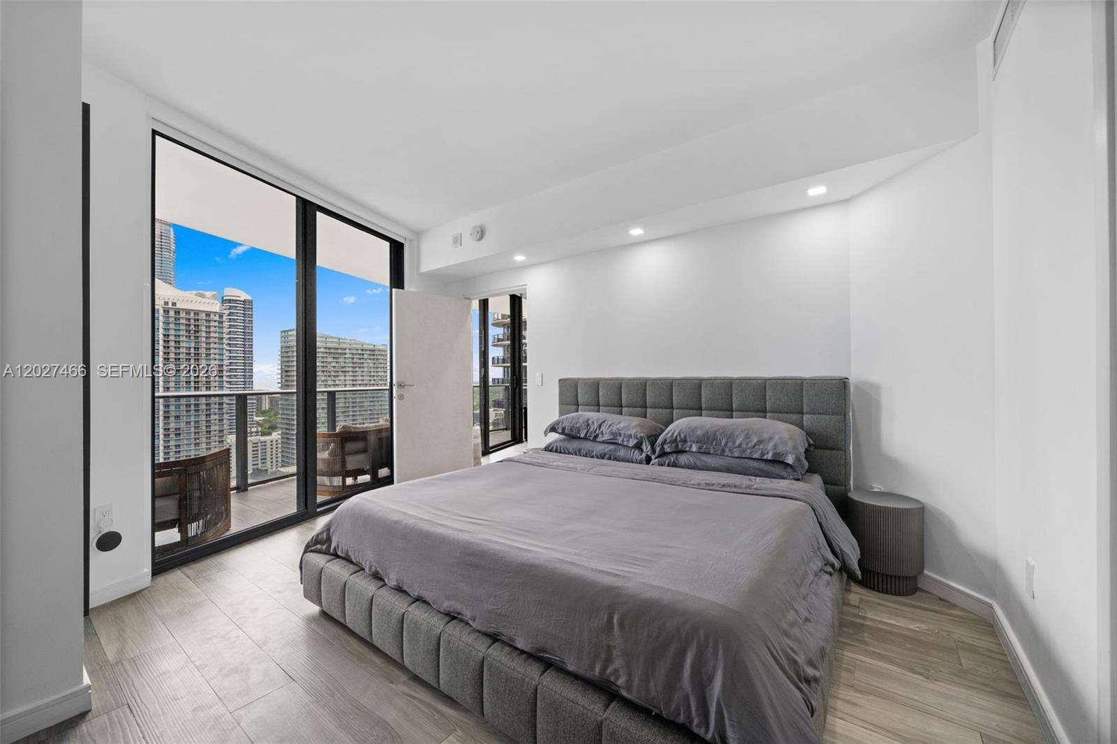 801 SMA RESIDENCES CONDO - Residential
