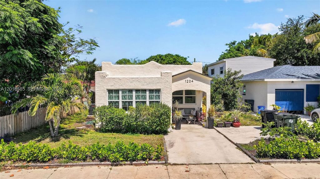 Photo of 1224 N K St, Lake Worth, FL 33460 (MLS # A12016585)