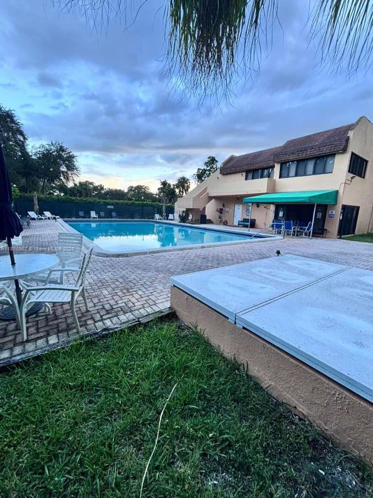 LAGO WEST B CONDOMINIUM - Residential Lease