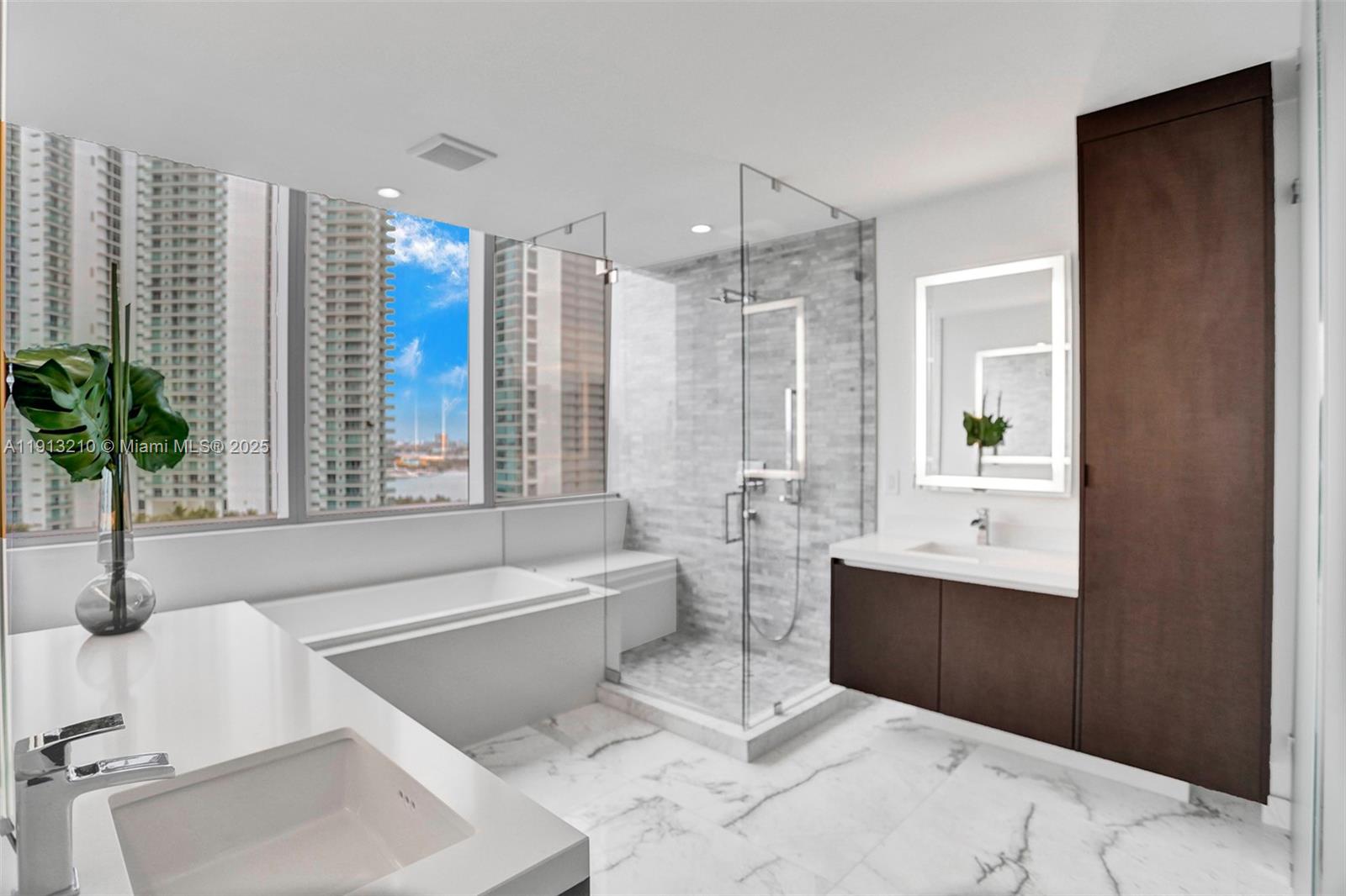 PARAMOUNT MIAMI WORLDCENT - Residential Lease