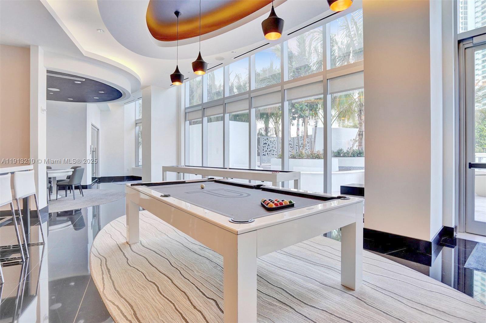 PARAMOUNT MIAMI WORLDCENT - Residential Lease