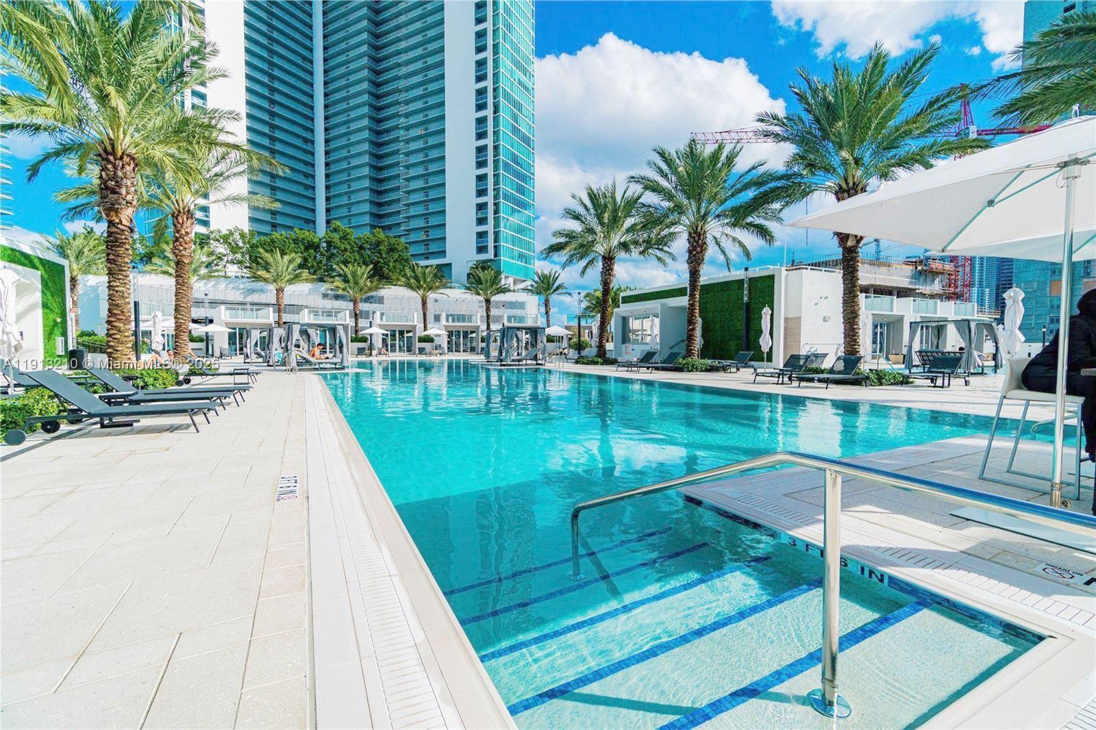 PARAMOUNT MIAMI WORLDCENT - Residential Lease
