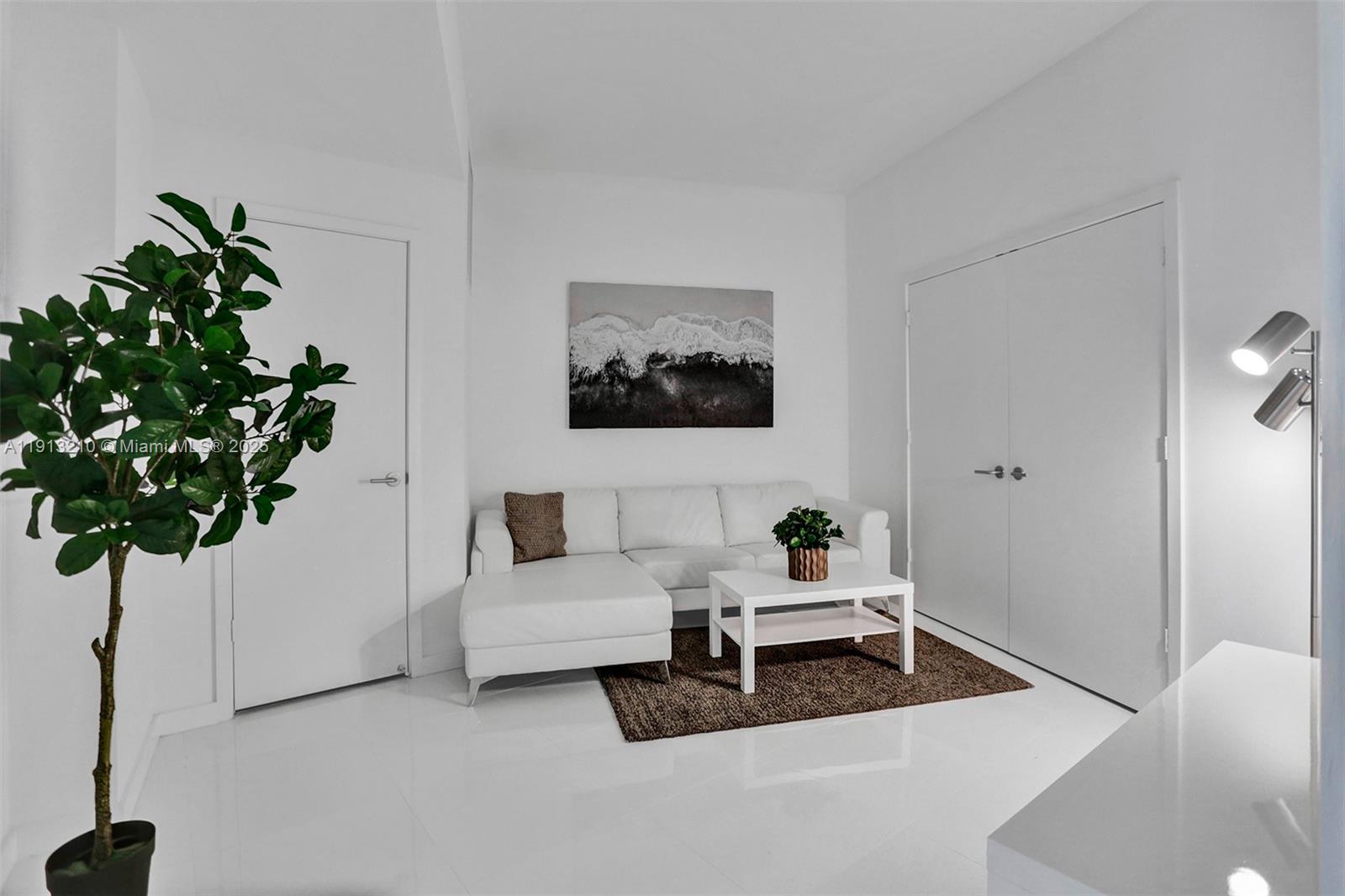 PARAMOUNT MIAMI WORLDCENT - Residential Lease