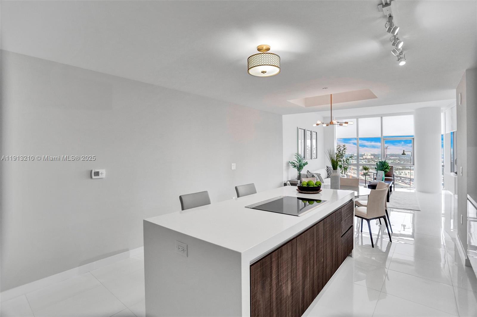 PARAMOUNT MIAMI WORLDCENT - Residential Lease