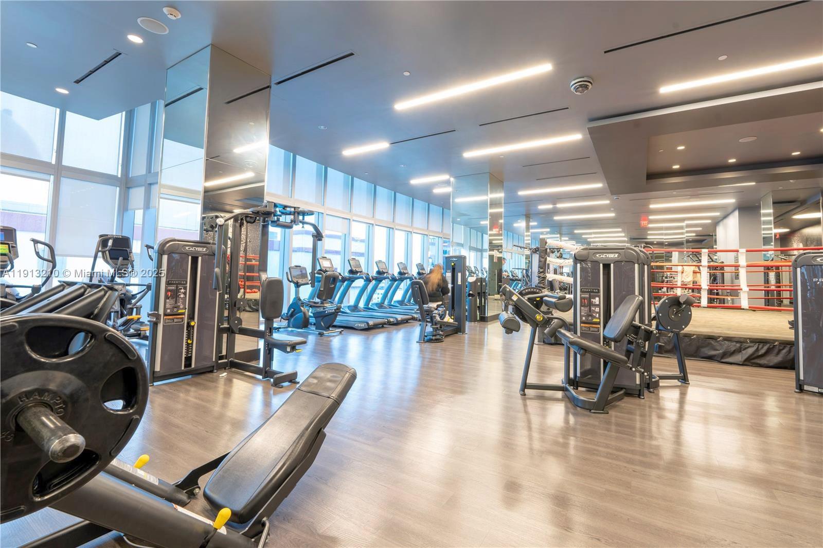 PARAMOUNT MIAMI WORLDCENT - Residential Lease