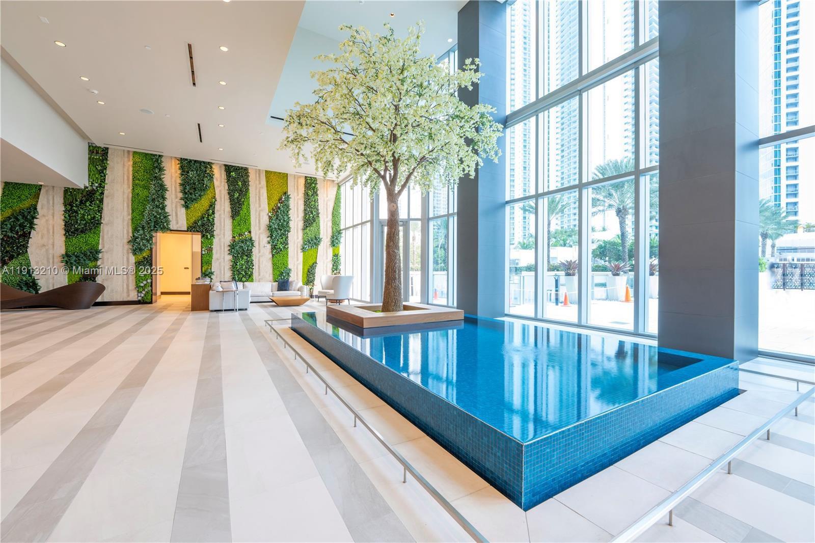 PARAMOUNT MIAMI WORLDCENT - Residential Lease