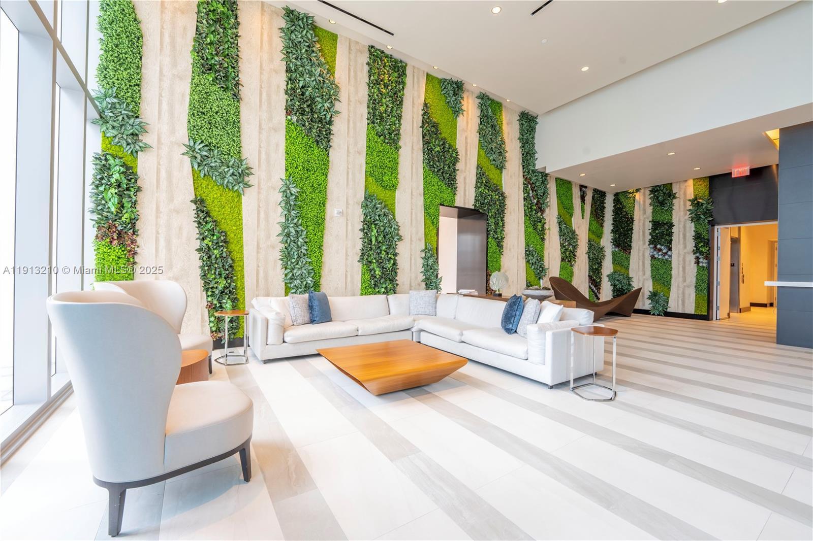 PARAMOUNT MIAMI WORLDCENT - Residential Lease